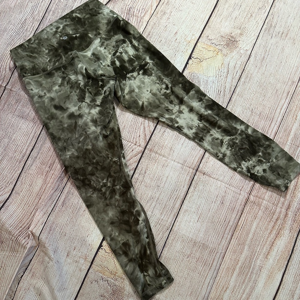 EUC/like new sz8 Lululemon Diamond Dye Align Leggings 25”